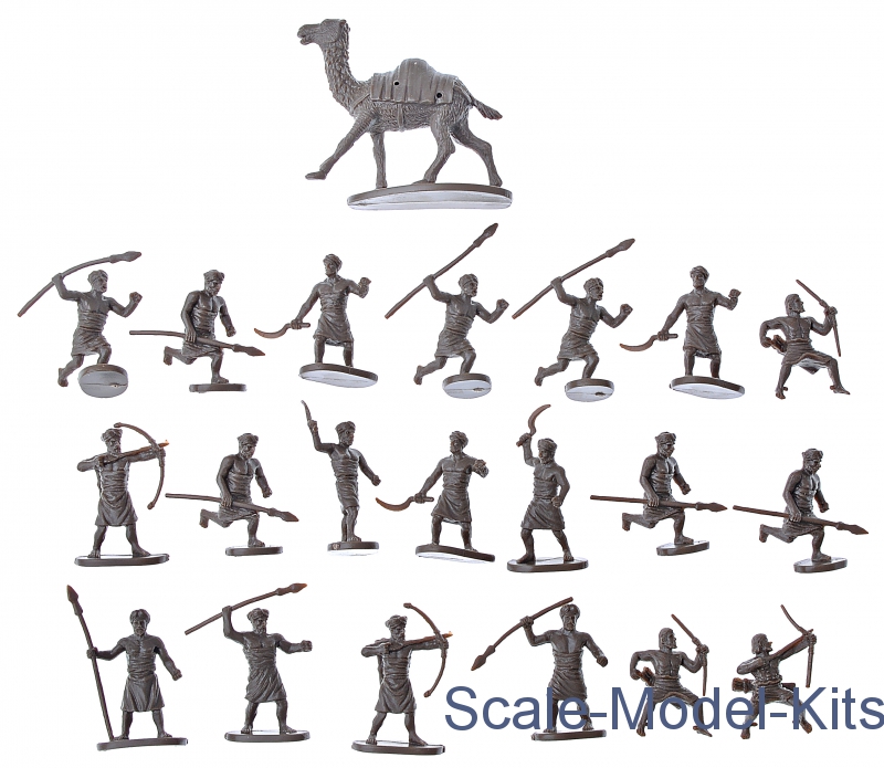 37 figures 1/72 Caesar Miniatures 023 Arab Camel Riders and Bedouin; 2 camels 