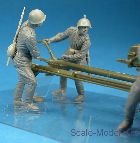 Soviet Artillery Crew On Maneuver Figure Plastic Kit 1:35 Model MINIART